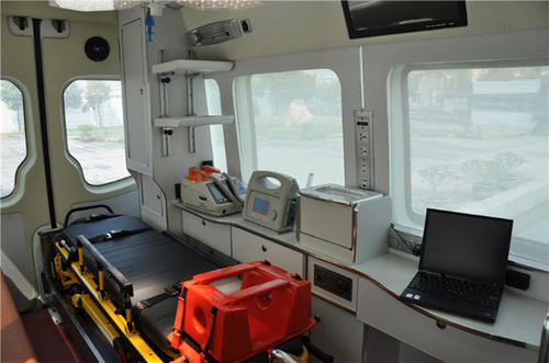 武定县救护车内部